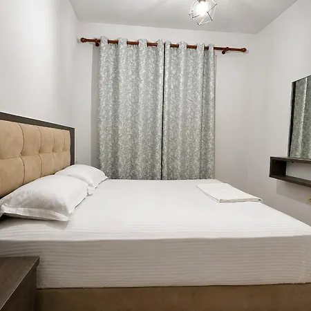 Me Qera, Vlorë